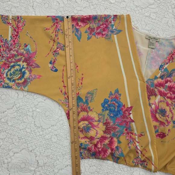 Flying Tomato Floral Blouse Size M - Picture 4 of 6